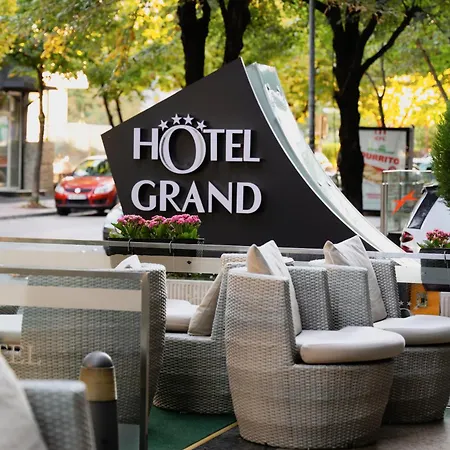 Grand & Hotel