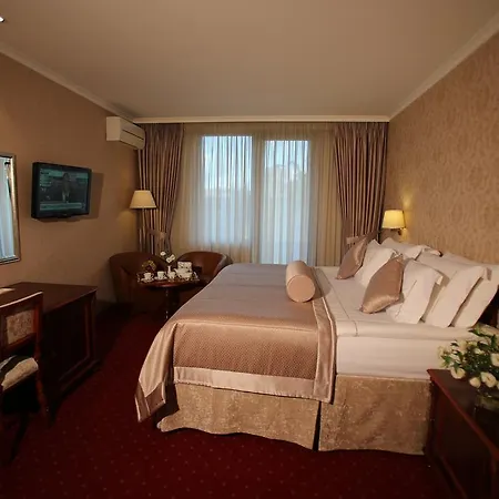 Hotel Grand & 4*