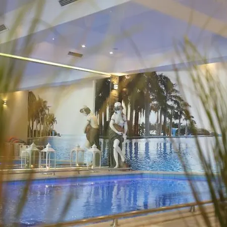 Hotel Grand &