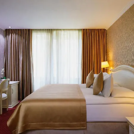 地拉那温泉大酒店 4*