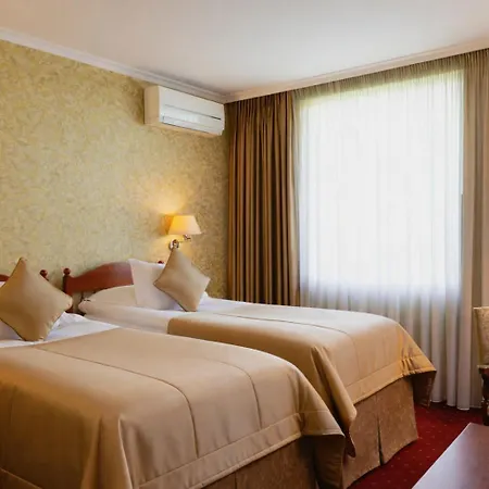 地拉那温泉大酒店 4* 地拉那