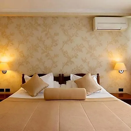 Grand & 4* Τίρανα