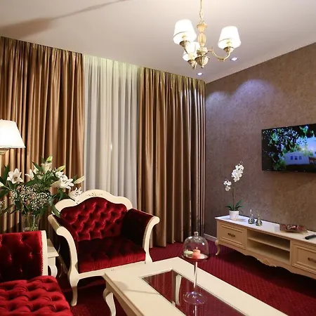 Hotel Grand &