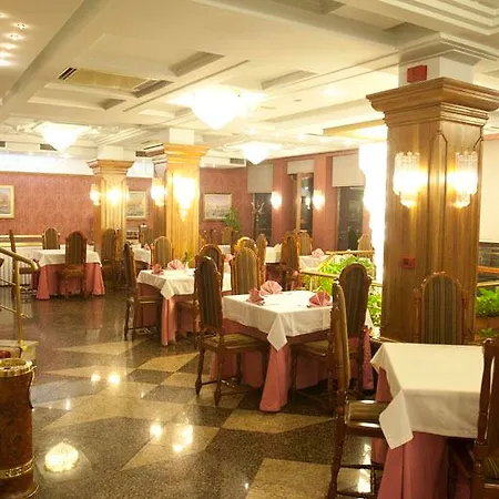 فندق Grand & 4*