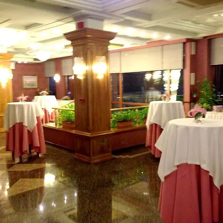فندق Grand &