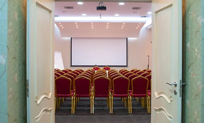 Hotel Grand & Tirana
