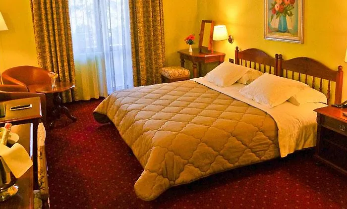 Grand & 4* Tiran