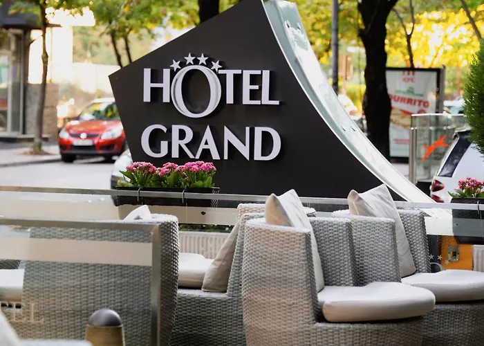 Grand & Hotel