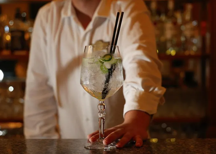 Hotel Grand & Tirana